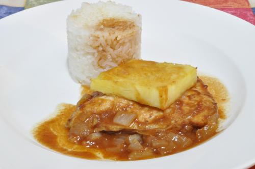 Jak uvařit kuřecí řízky s ananasem ? Střední recept, připravený za 30 - 45 minut